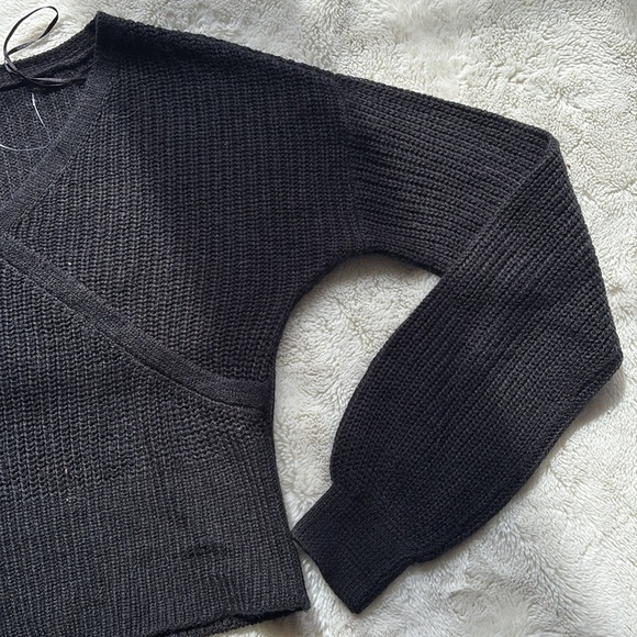 UK2LA Black Ribbed Knit Wrap Sweater Crop Top - Long Sleeve Size Small - Picture 3 of 5
